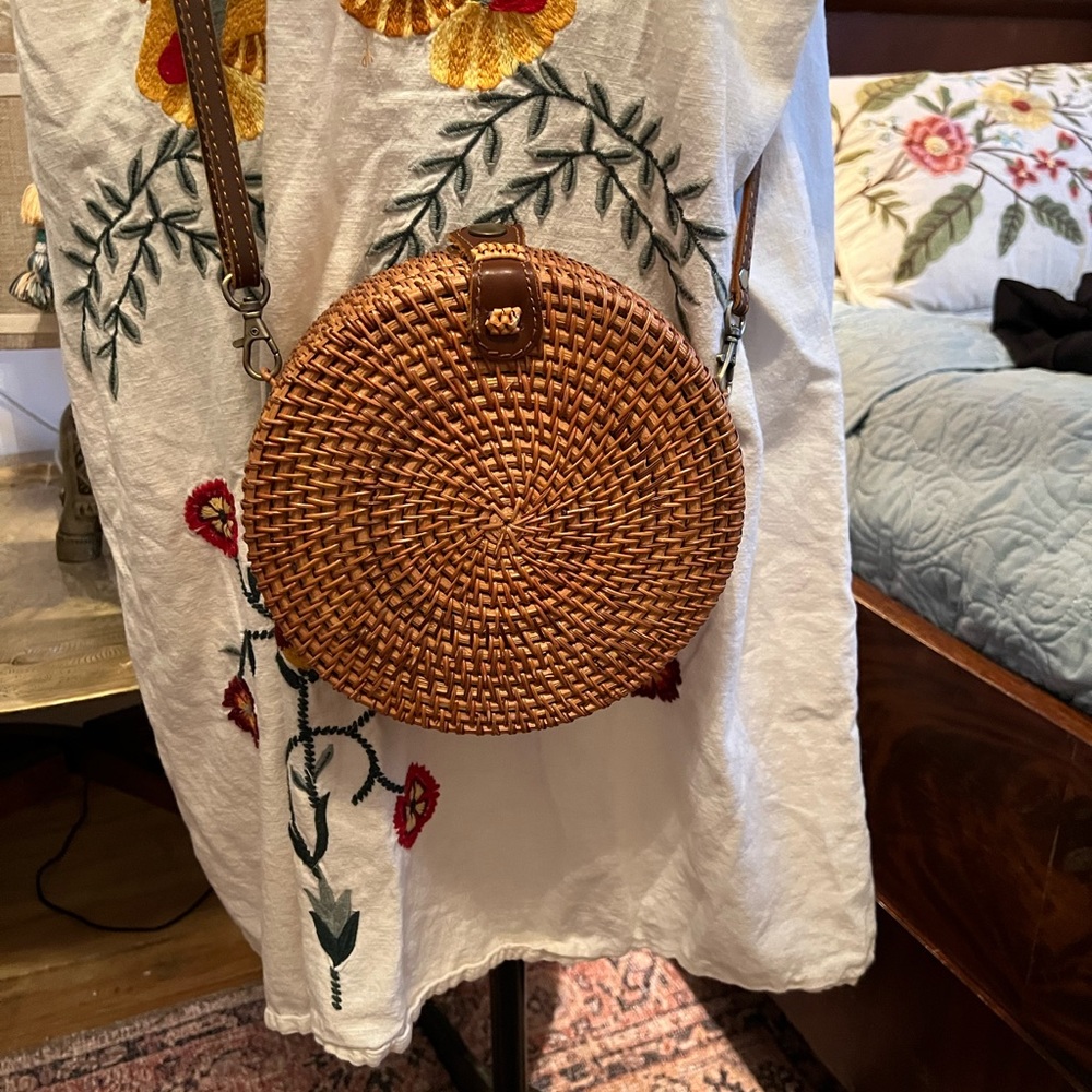 Rattan round shoulder bag